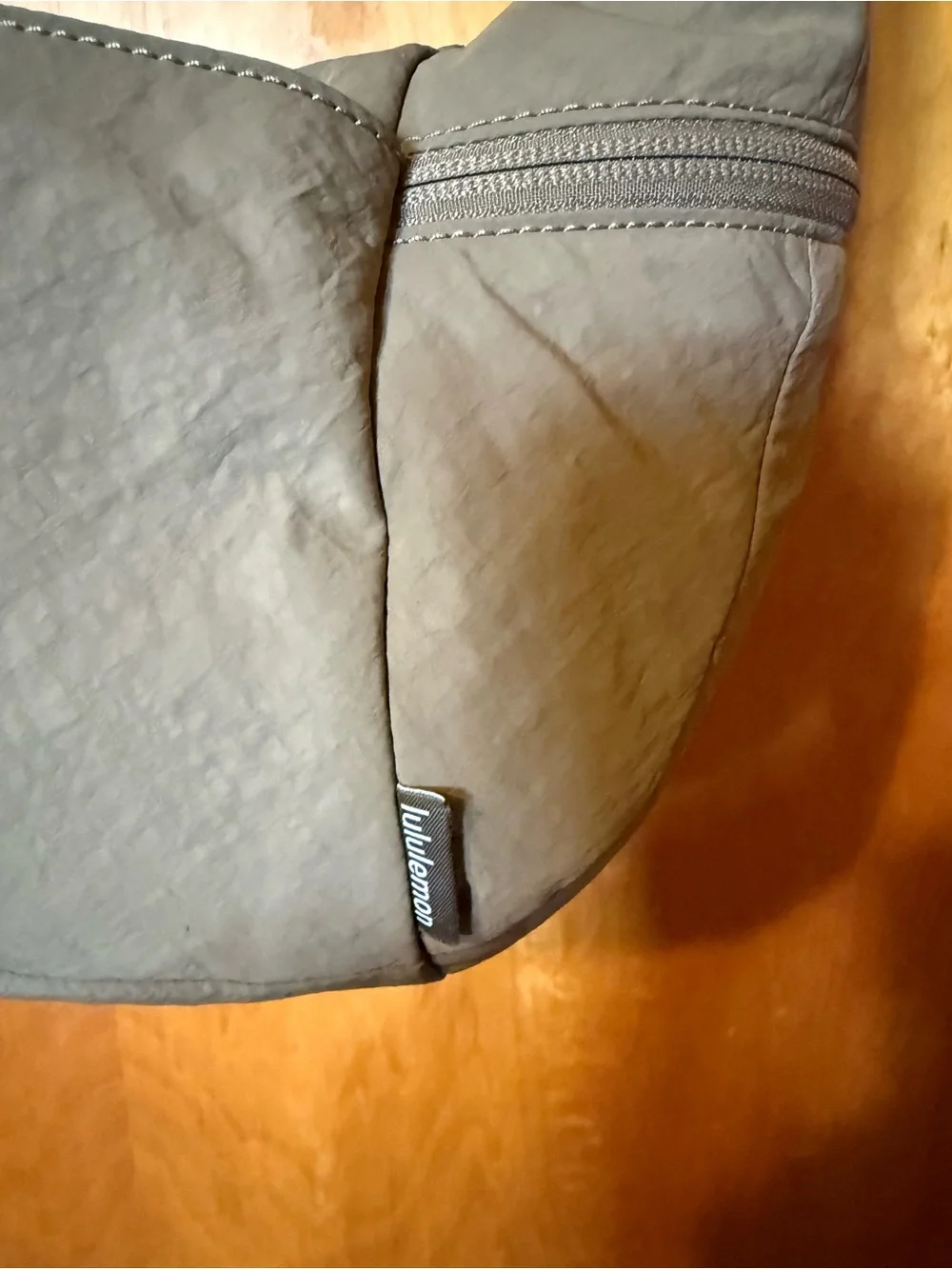 lululemon 6L Slouchy Sling Shoulder bag with metal logo olive color